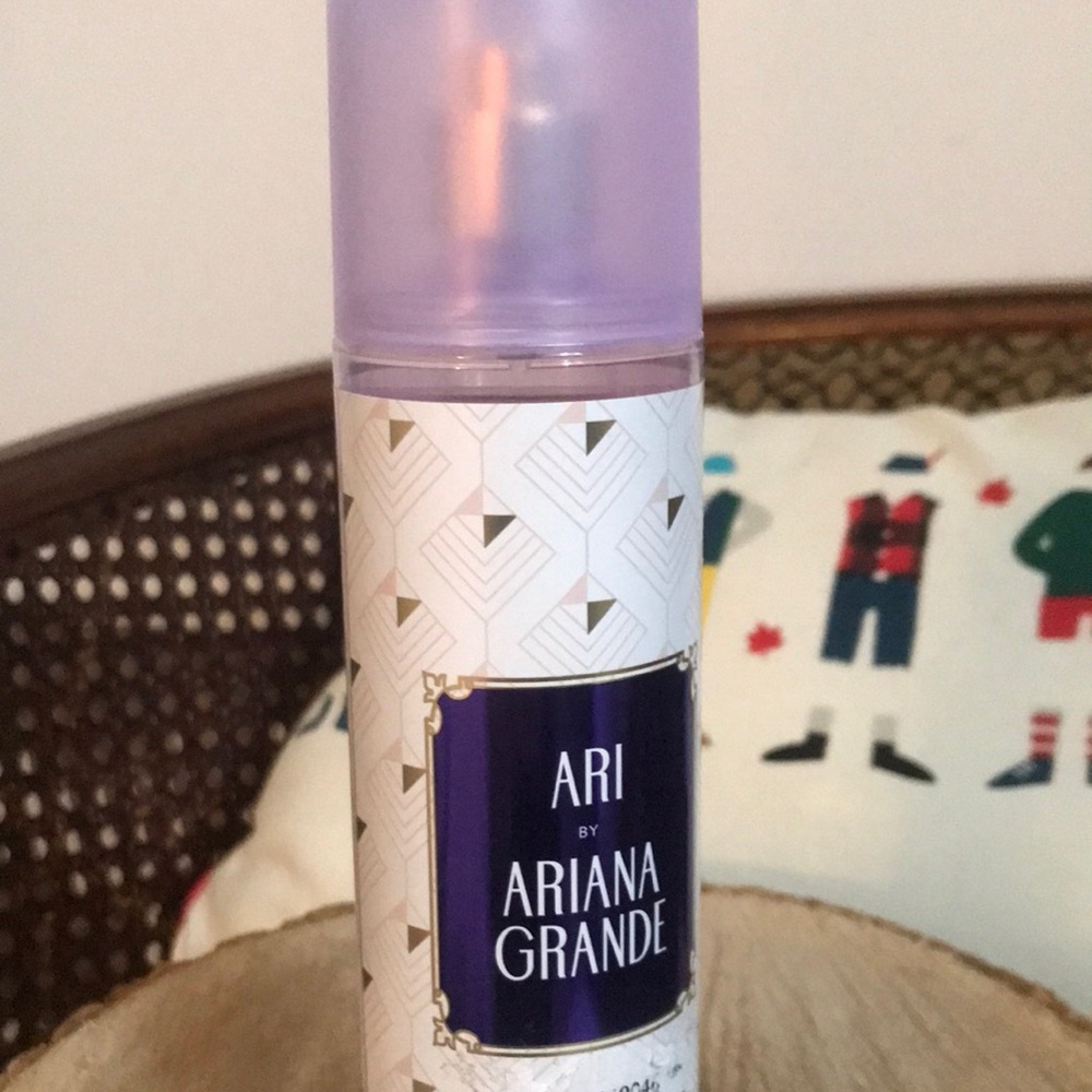 Sri by Ariana Granda beautiful body mist
